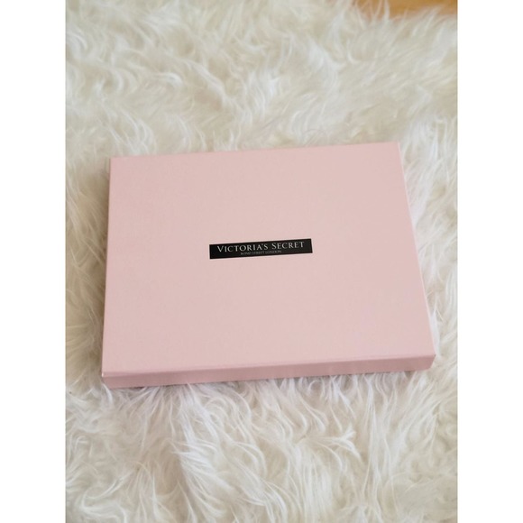 New Victoria's Secret Satin PillowCase & Eye Mask Gift Set - Picture 3 of 3